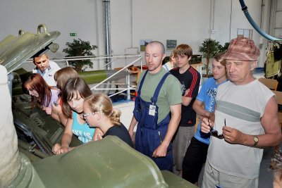 Vstup do pásového vozidla protiletadlového raketového kompletu