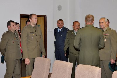 Příslušníci KVV Olomouc a ozbrojených sil Polska
