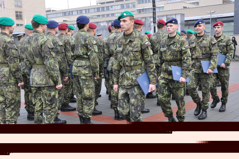 Slavnostní vyřazení kariérových kurzů v posádce Vyškov
