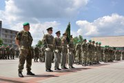 Bojový prapor a nastoupené jednotky Velitelství výcviku-Vojenské akademie ve Vyškově