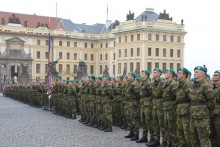 Na Hradčanském náměstí přísahalo 875 nových vojáků