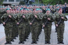 Slavnostní vojenské přísaze přihlížela i druhoválečná veteránka. Přísahal také její pravnuk