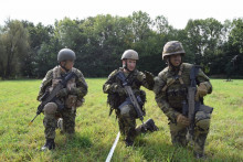 Členové Britského výcvikového a poradního týmu (BMATT) vedli výcvik velitelů na nejnižších stupních v Hranicích Členové Britského výcvikového a poradního týmu (BMATT) vedli výcvik velitelů na nejnižších stupních v Hranicích