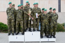 Celoarmádní soutěž hlídek vojenské všestrannosti 2017: Na stupních vítězů hned dvě družstva sedmičky