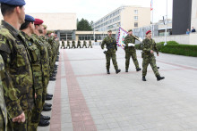 Den vítězství: připomínka svobody i závazku ji chránit