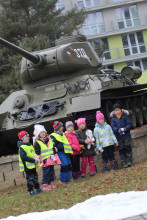Kasárna rozzářil dětský smích. Kasárna rozzářil dětský smích.