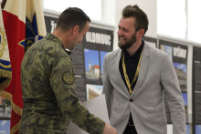 Armáda ČR ocenila vzájemnou spolupráci zaměstnavatelů příslušníků Aktivní zálohy Armáda ČR ocenila vzájemnou spolupráci zaměstnavatelů příslušníků Aktivní zálohy