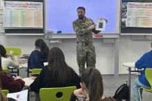 Děti ze ZŠ Morávkova si opět užily zábavnou hodinu angličtiny s vojáky BMATT